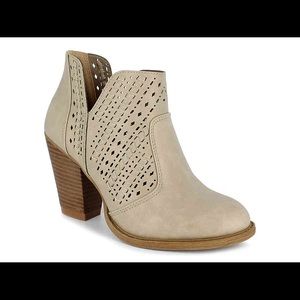 Daisy Fuentes booties